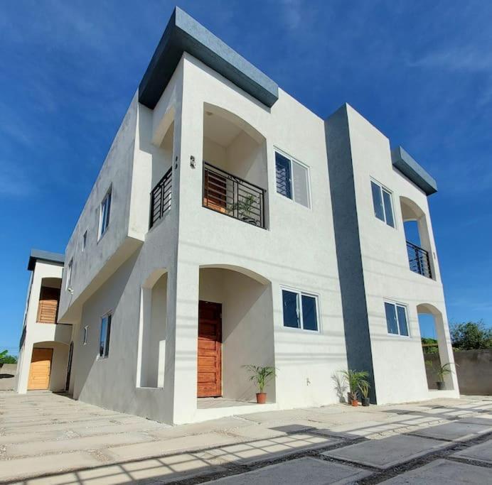 'The Solace' New Luxury Modern 1Bed 1Bath Apt. Portmore Exterior foto
